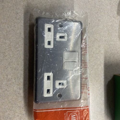 Socket switched 13a gang - mk,