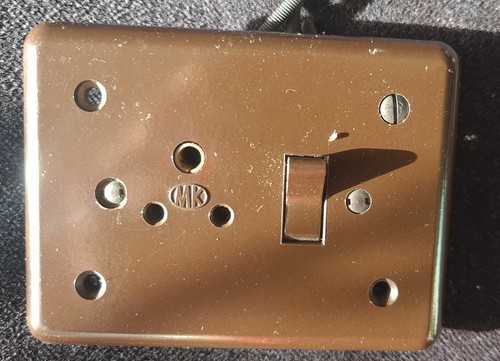 Vintage brown amp round - mk,