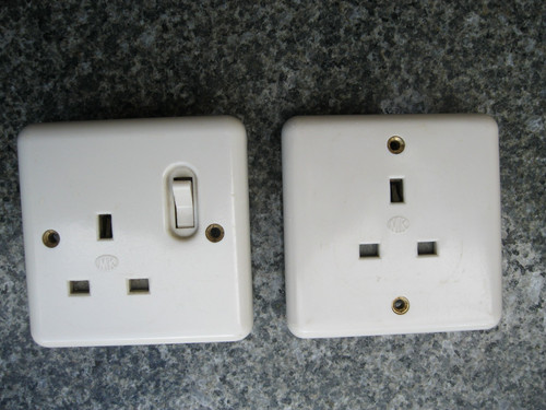Vintage 1960 wall plug - mk,
