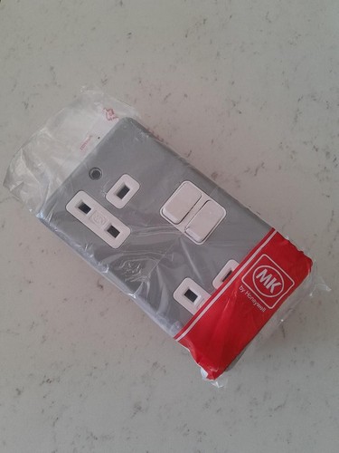 Double switched wall plug - double,