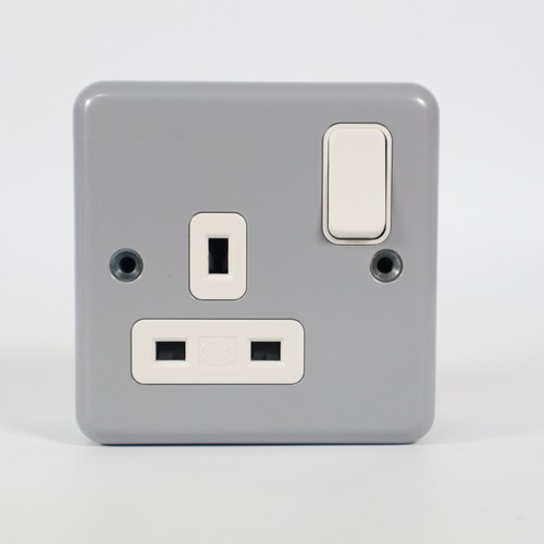 Switched socket metal clad - switched,