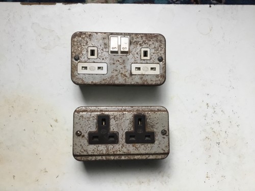 Metal clad double sockets - clad,
