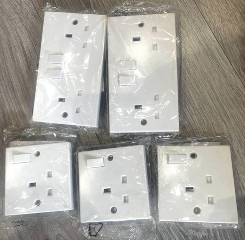 White switched wall sockets - mk,