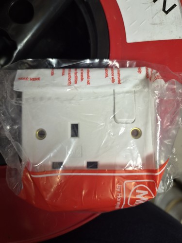 K2757whi white 13a switched - k2757whi,