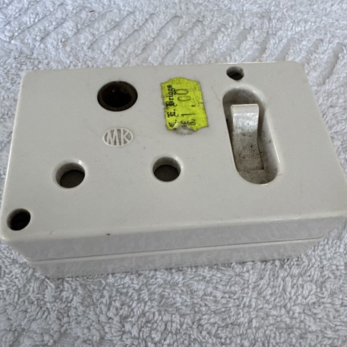 Vintage white round - mk, pin